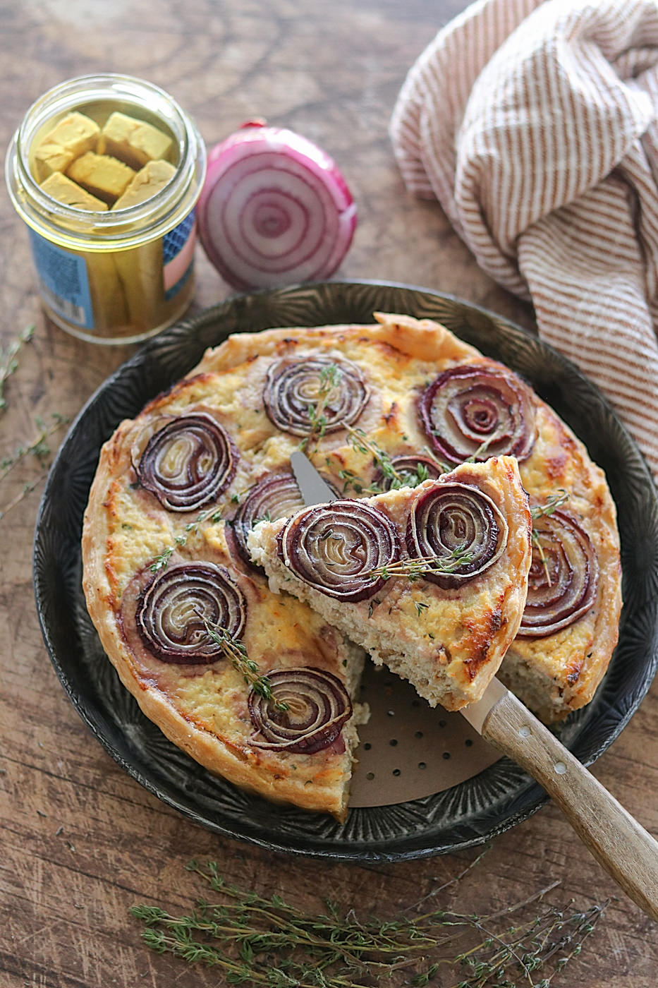 Torta salata di tonno e cipolle