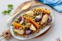 Insalata di farro con zucca, pere e cipolle rosse