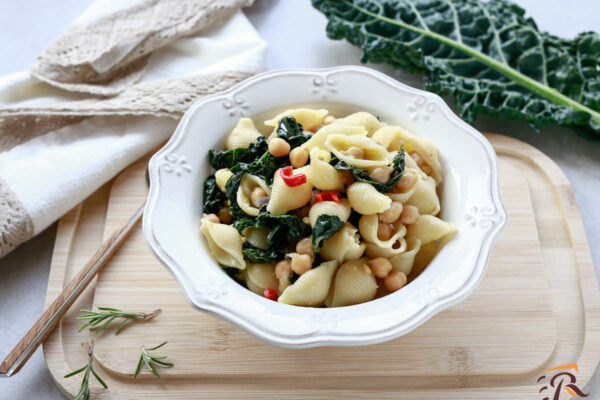 Pasta con ceci e cavolo nero