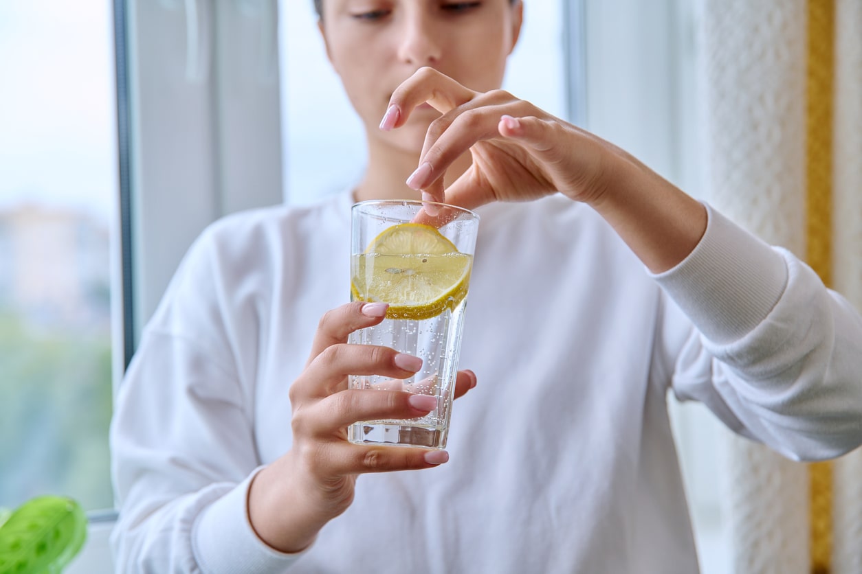 Acqua calda e limone