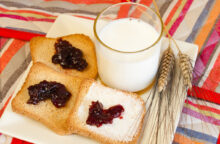 Smetti di fare colazione con latte e fette biscottate: ecco le idee per una colazione alternativa che ti faranno saltare giù dal letto