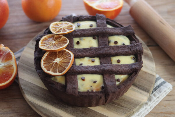 Crostata al cacao con ricotta e arancia