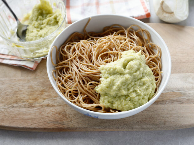 Spaghetti integrali con porro e finocchi