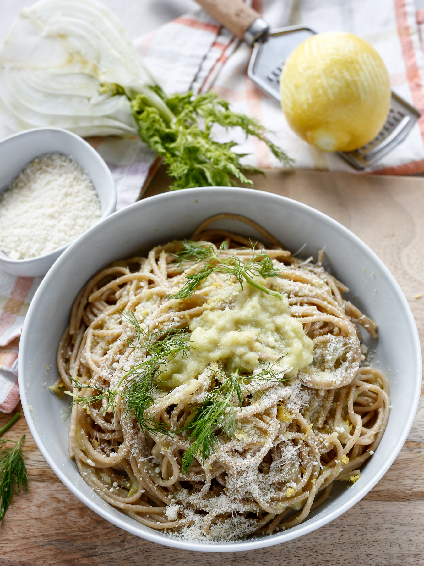 Spaghetti integrali con porro e finocchi