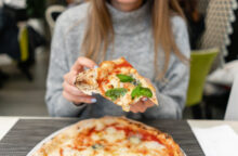 Pizza che vai, cornicione che trovi: i tipi di pizza da riconoscere in base al cornicione