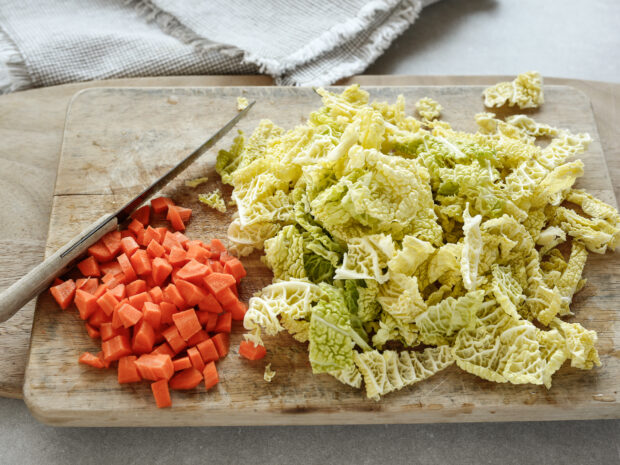 Involtini di pasta fillo con ceci e verdure di stagione