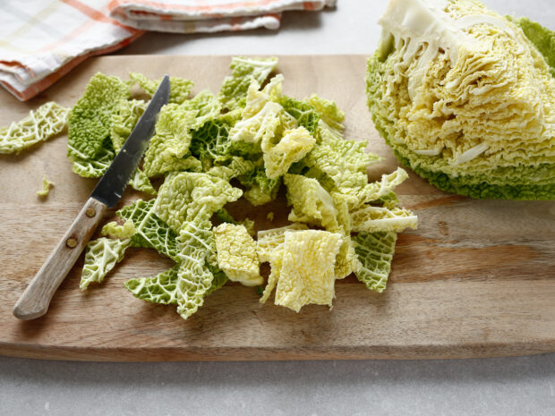 Torta salata con patate, verza e latteria