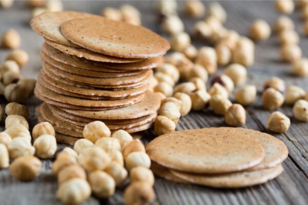 Tegole valdostane: la ricetta originale dei biscotti di Boch che si fanno da zero in 20 minuti. Storia e curiosità