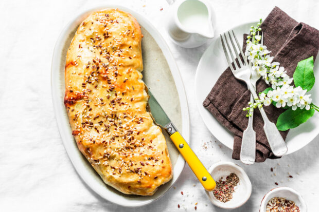 Strudel salato con pasta matta. Pollo e scamorza