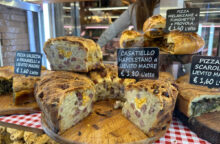 Sono due ricette tipiche della Pasqua a Napoli: quali sono e differenze tra casatiello e tortano