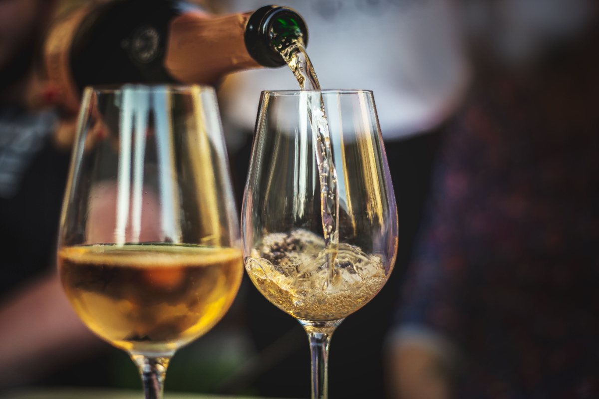 Sai che cos’è il perlage del vino? Di sicuro lo hai visto anche tu, ed è una cosa importante non solo per motivi estetici