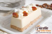 Il semifreddo alle mandorle è il dolce perfetto per chiudere in dolcezza un pranzo di primavera