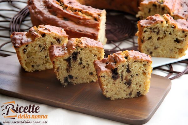 Con pochi e golosi ingredienti prepari la torta definitiva della colazione: ricetta della torta ricotta e cioccolato