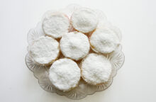 Nascono per essere mangiati in un sol boccone, proprio come dice il loro nome: vengono dall’Abruzzo e sono tra i dolci della tradizione più golosi d’Italia