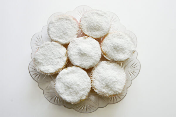 Nascono per essere mangiati in un sol boccone, proprio come dice il loro nome: vengono dall’Abruzzo e sono tra i dolci della tradizione più golosi d’Italia