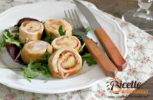 È una ricetta perfetta per cucinare il petto di pollo in modo insolito e gustoso: come farcire questi involtini e le erbe aromatiche da utilizzare
