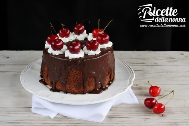 Torta cioccolato e ciliegie, chiffon cake