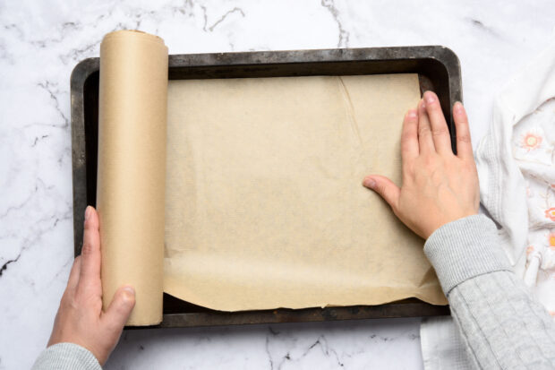 Come foderare una teglia con carta forno