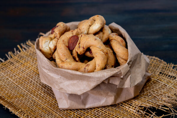 Sono taralli ma non si fanno in Puglia: come si fanno i veri taralli napoletani e quali ingredienti non possono mancare