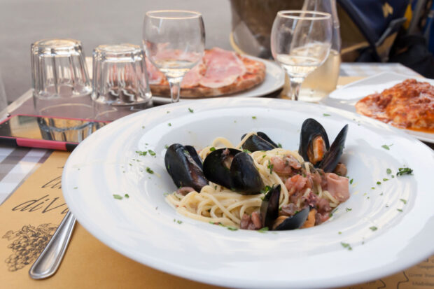 Pasta ai frutti di mare, spaghetti ai frutti di mare.