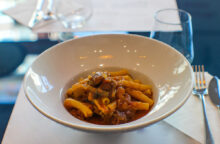 Il suo nome è fuorviante, il suo sapore irresistibile: storia e curiosità della pasta genovese che non si fa a Genova