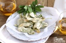 Pensavi di usarla solo come erba aromatica? Forse non sapevi di poterla fare fritta e così buona
