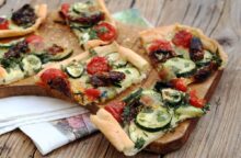 25 minuti di cottura in forno: questa è la schiacciata che puoi fare anche in estate