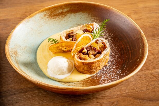 Strudel alla crema, mele annurche e arancia