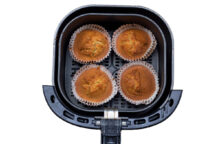 I muffin al cacao in friggitrice ad aria sono i dolcetti della colazione per cui non ti serve accendere il forno