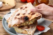 Schiacciata prosciutto e mozzarella