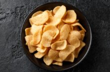 Queste sfogliatine da aperitivo sono l’alternativa fatta in casa a patatine e salatini: integrali e fritte