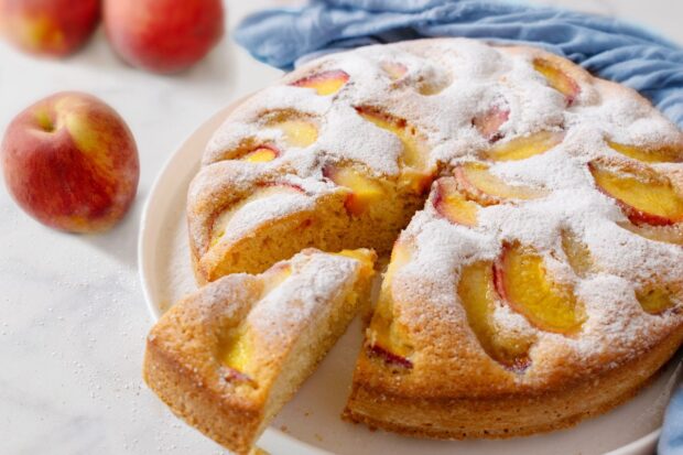 Torta di pesche noci e mandorle