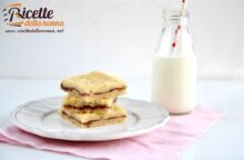 Come fare in casa le barrette alla marmellata: ricetta per fare 24 barrette con la marmellata di fragole