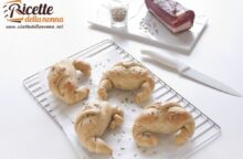 I cornetti salati sono perfetti per i tuoi aperitivi: ecco cosa c’è di speciale nel ripieno