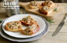 Crostini autunnali per uno spuntino o uno stuzzichino veloce: preparali così