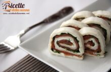 Hai mai usato il pane per tramezzini così? Ci prepari un antipastino veloce e goloso