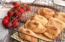Ricetta dei panzerotti ripieni e cosa mettere nella farcitura per farli buonissimi