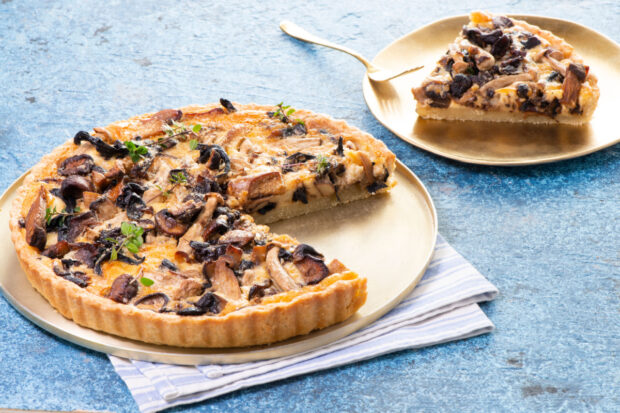 Quiche ai funghi, con baccalà, olive e porcini