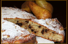 La torta della nonna che unisce yogurt, cioccolato e pere: ricetta per la merenda perfetta