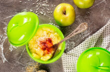 Dolce al cucchiaio leggero: yogurt, mela verde, profumo di cannella e niente uova