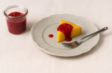 Sembra una polenta ma è un dolce: questa torta è fatta con una farina speciale