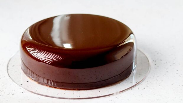 torta glassata al cioccolato