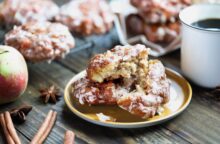 Queste frittelle sono perfette da fare a ottobre: ricetta con farina di castagne, mela annurca e pinoli