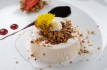 Prendi ricotta, pere e miele di castagno e fai in poche mosse la ‘cheesecake’ dell’autunno