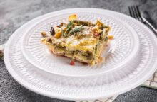 Sembra una lasagna ma non lo è: ricetta golosa per fare il pieno di verdure