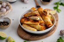 Involtini di pasta fillo ripieni di carne: preparali così