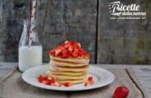 Pancakes alle fragole: una colazione per veri golosi