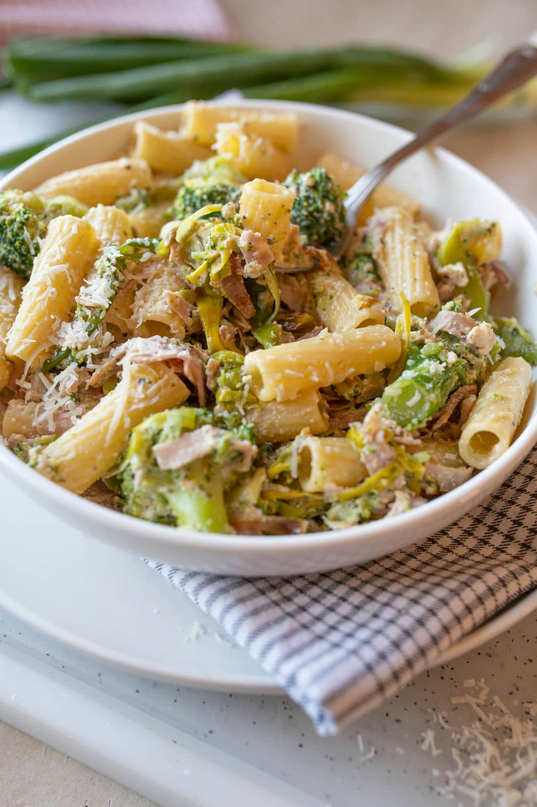 Pasta con broccoletti e prosciutto