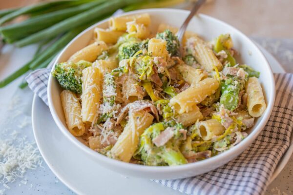 Pasta con broccoletti e prosciutto
