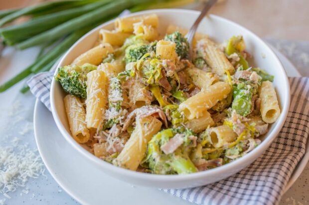 Pasta con broccoletti e prosciutto